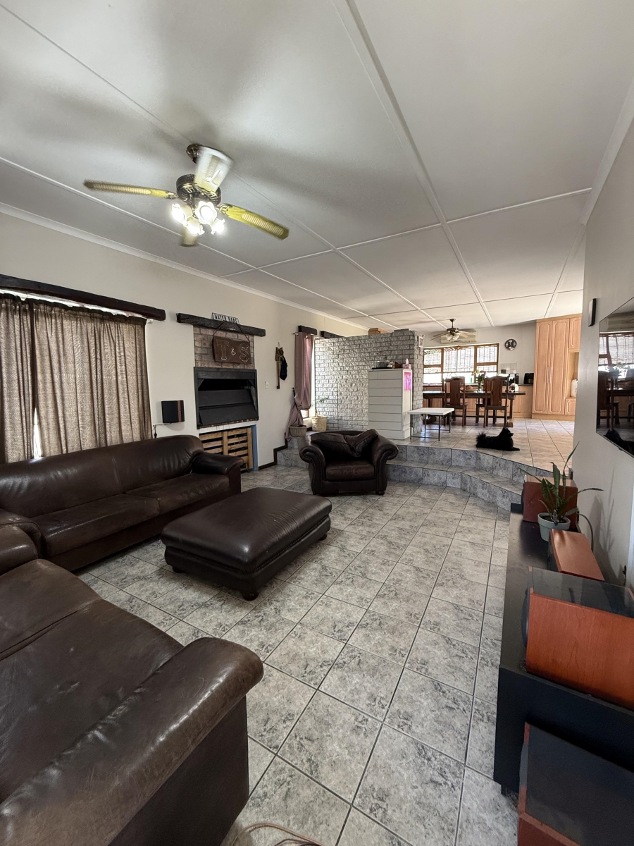 To Let 3 Bedroom Property for Rent in Dobson Western Cape